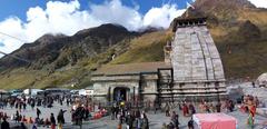 Kedarnath Temple with majestic Himalayan mountain range in the background