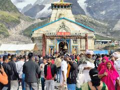 Kedarnath Temple with scenic mountain backdrop