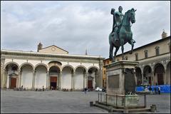 Panoramic view of Florence with historic buildings and the Arno River