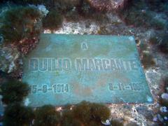 Commemorative plate on the base of Cristo degli abissi