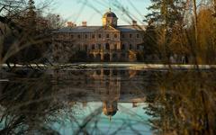 Schloss Favorite in Rastatt with reflection in pond