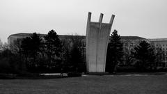 Memorial to the air bridge