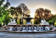 München Lenbachplatz Wittesbacher Brunnen