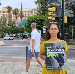 PACMA campaign in Málaga for replacing horse carriages with electric cars