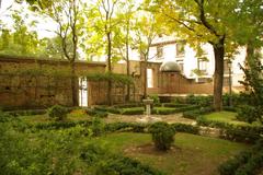 Jardín del Príncipe de Anglona in Madrid. A beautifully landscaped garden with pathways, greenery, and seating areas.