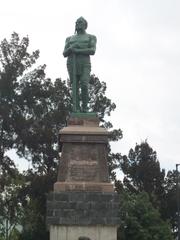 Estatua de Indios Verdes en su basamento completo