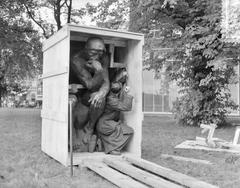 Rodin's 'The Thinker' being unpacked at Stedelijk Museum garden, 1956