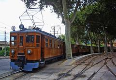 Ferrocarril de Sóller locomotora No. 1 llegando a la estación de Sóller