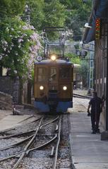 Train arriving in Sóller station