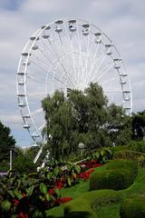 Grande roue au Jardin anglais Genève Suisse horloge fleurie