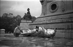 Winged Victory sculpture fallen after 1957 Mexico City Earthquake