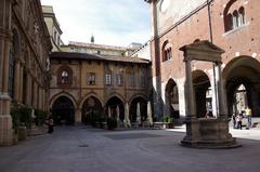 Piazza Mercanti in Milan