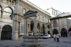 Milano Piazza Mercanti medieval square