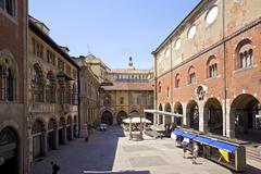 Piazza dei Mercanti in Milan