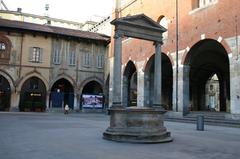 Casa dei Panigarola palace in Piazza Mercanti, Milan