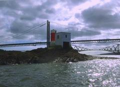 Beamer Rock lighthouse with shelter and Forth Bridges in the background