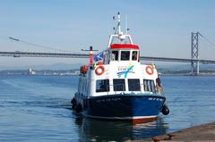 Maid of the Forth boat approaching Hawes Pier