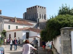 Rue et église de Mornac-sur-Seudre