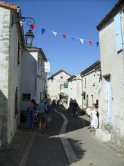 Flower-lined streets of Mornac