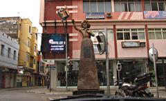 Statue honoring the Bandeirante in Manhuaçu city center