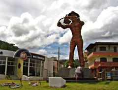 Statue honoring the Coffee Grower at the entrance of Manhuaçu