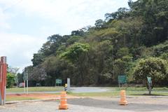 Hikers deciding the path to take at Barrigão