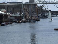 Bateaux au ponton derrière le pont de Recouvrance during Tonnerres de Brest 2012