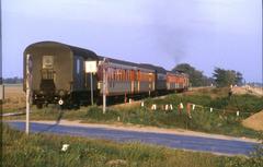 Marchegger Ostbahn at Hausfeldstraße railway crossing with locomotive 2143