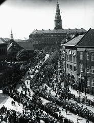 King Christian X and Queen Alexandrine leaving Christiansborg after the opening of Rigsdagen on May 9th 1945