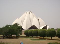 Garden in front of Lotus Temple in New Delhi