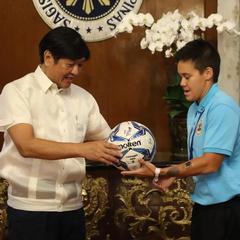 Tahnai Annis presenting Bongbong Marcos with a signed Molten Vantaggio 5000 football