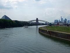 Deutschherrnbrücke in Frankfurt am Main Ostend