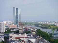 EZB-Neubaustelle neben der Deutschherrnbrücke und vor der Osthafenbrücke, Juni 2014