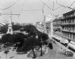 mule-drawn tram descending Restauradores towards Rossio