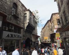 Büyük Valide Han street facade