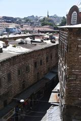 View from Büyük Valide Han's first floor including Çakmakçılar Yokuş, Big New Han, Small New Han, and a mosque