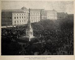 Disolución del cortejo en la plaza de Colón by Vizconde de Torre Almiranta