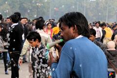 Bubble Man blowing bubbles in front of India Gate