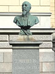 Bust of Leo Mechelin by Walter Runeberg in front of the House of the Estates Helsinki