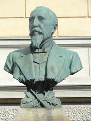 Bust of Leo Mechelin by Walter Runeberg in front of the House of the Estates Helsinki