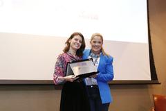 Academia para Mulheres Empreendedoras group meeting with women entrepreneurs collaborating