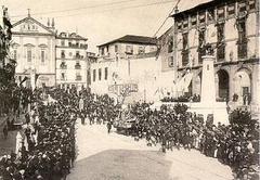 Historical procession and float heading towards Praça do Infante in 1894 with São Bento de Avé Maria convent on the right