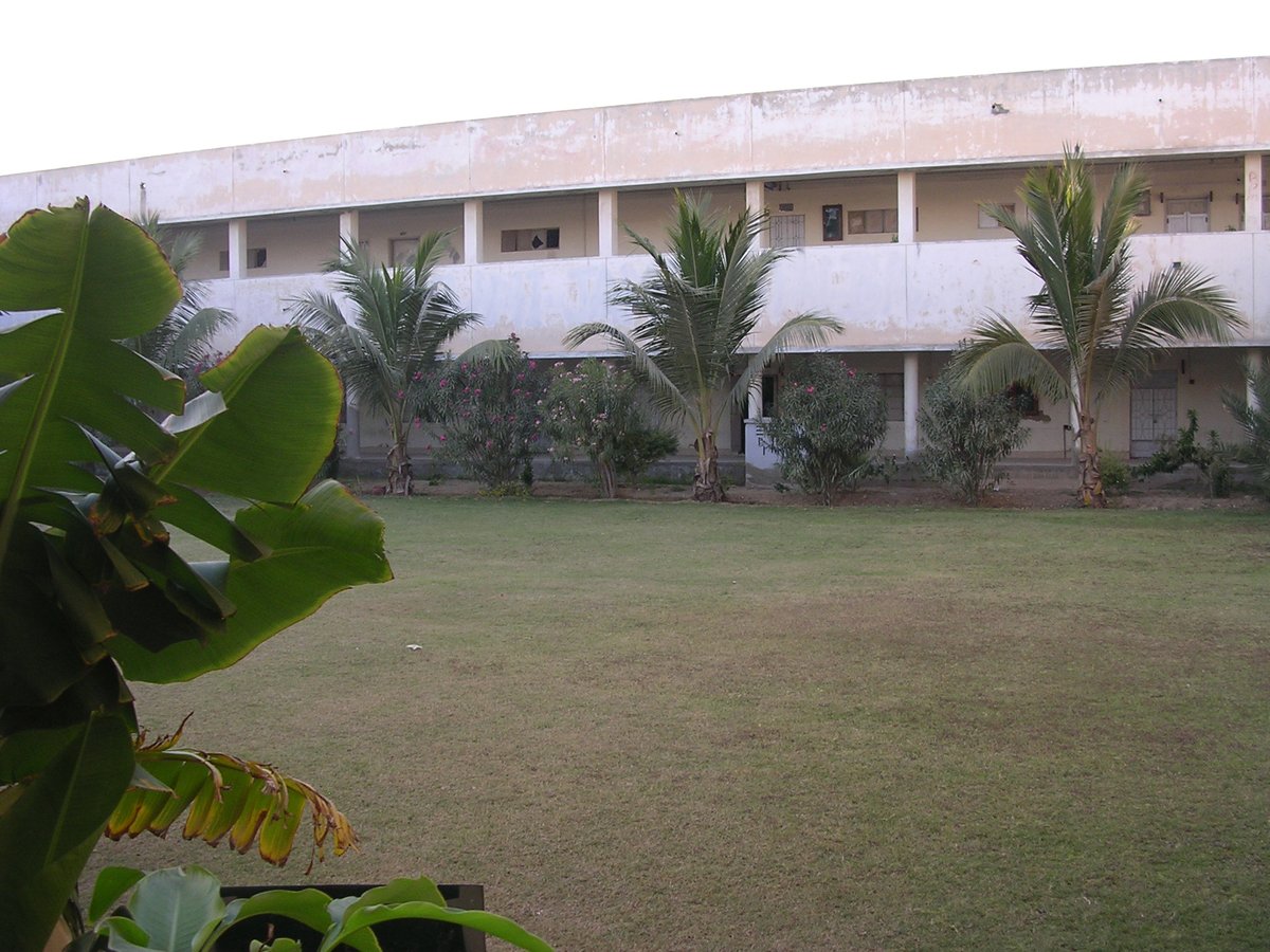 Federal Urdu University building in Karachi with clear sky