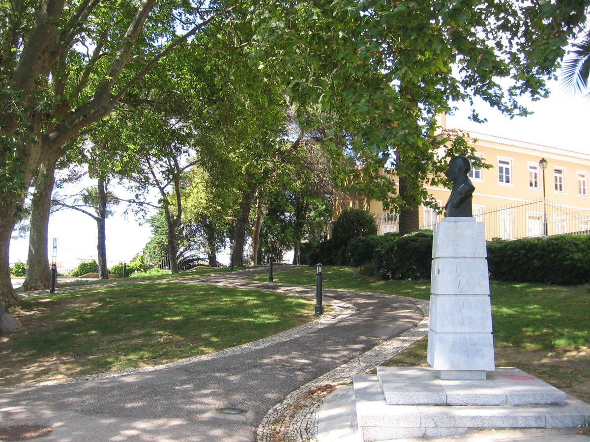 Jardim do Torel park entrance with greenery and benches