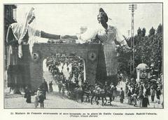 Minister of Development crossing the arch titled Madrid-Valencia in Emilio Castelar square, Valencia, 1910