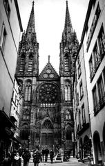 Cathédrale de Clermont-Ferrand exterior showing gothic architecture with dark volcanic stone