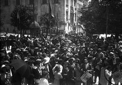 Crowd gathered in Praça da Misericórdia, Lisbon for homage to Portuguese poet Luís de Camões on the anniversary of his death
