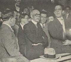 Ibrahim Nobre speaking from Campos Eliseos Palace balcony with Governor Pedro de Toledo on May 23, 1932