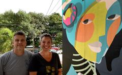 Colorful mural titled 'As Divas' by artists Rogério Pedro and Luciane Moreira at Praça Arautos da Paz