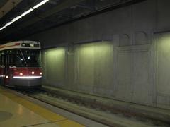 Spadina streetcar arriving at mezzanine level of Spadina TTC station